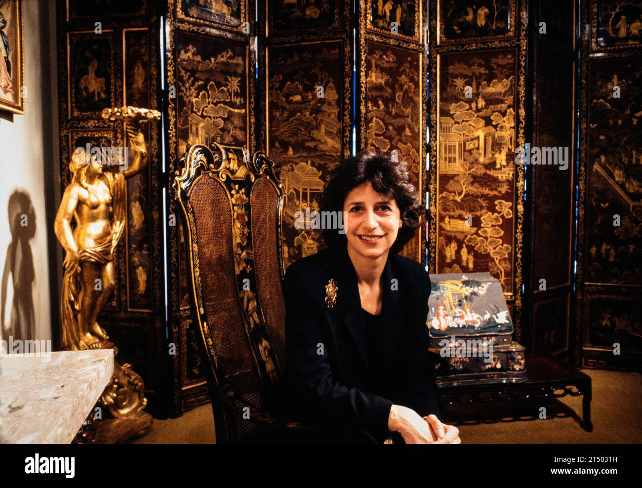 Olga Polizzi è Director of Design presso Rocco forte Hotels e Vice Presidente dell'azienda, ha anche tre dei suoi hotel, due nel West Country: L'Hotel Tresanton in Cornovaglia e l'Hotel Endsleigh nel Devon, e lo Star Inn ad Alfriston, Sussex. Girato per l'Antique Collector negli anni '1980 Foto Stock