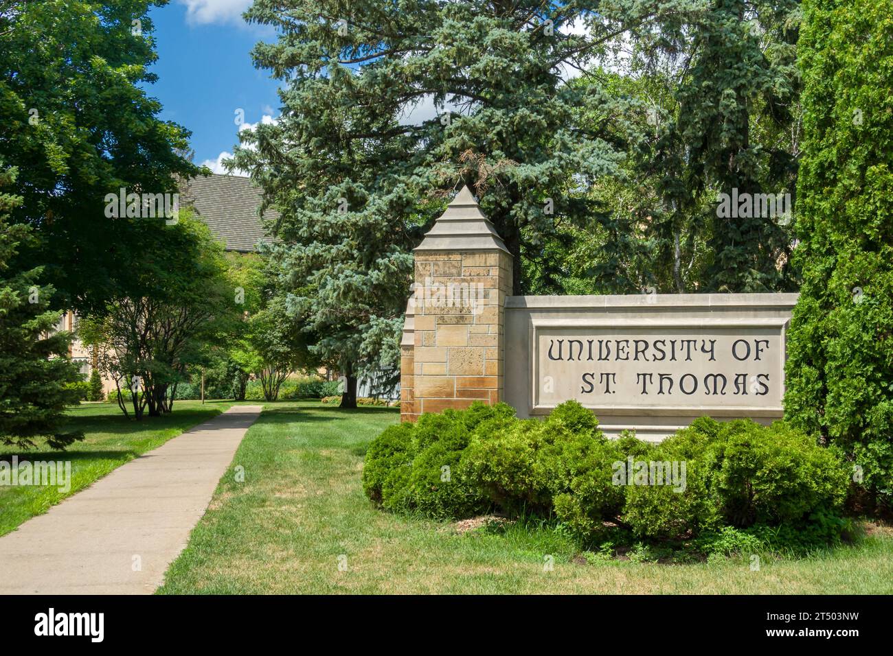 ST. PAUL, Minnesota, USA - 29 LUGLIO 2023: Ingresso al campus della University of St. Thomas. Foto Stock