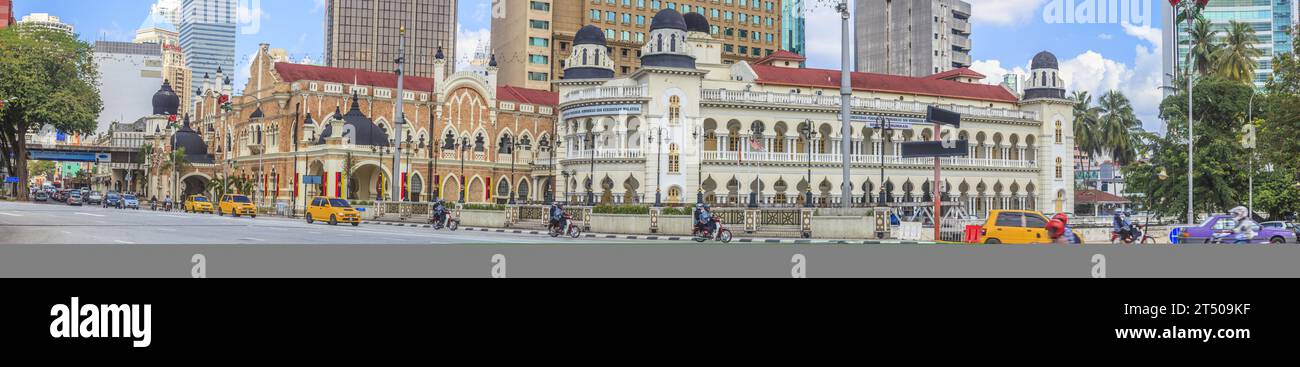Riprese panoramiche di una strada a Kuala Lumpur durante il giorno con il traffico stradale fotografato in Malesia nel novembre 2013 Foto Stock