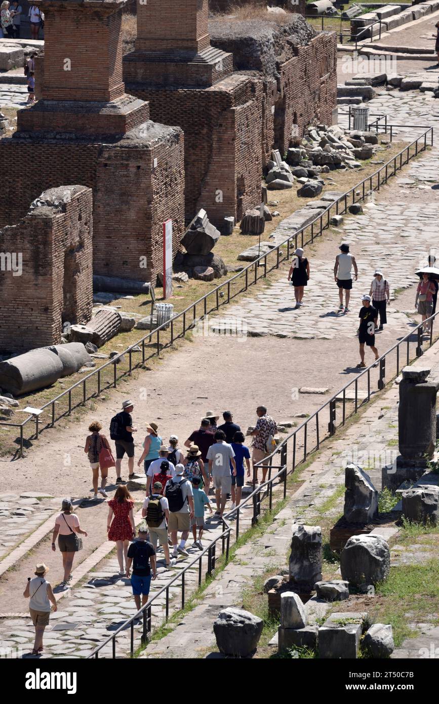 Turisti, foro Romano, Roma, Italia Foto Stock