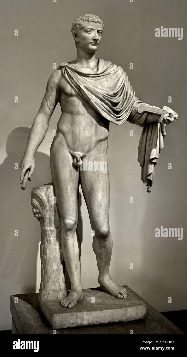 Imperatore romano Tiberio Augusto nato Tiberio Claudio Nerone 42 a.C. - 16 d.C. Roma Italia Statua di efebo restaurata come Tiberio - Statua di efebe restaurata come Tiberio, Museo Archeologico Nazionale di Napoli. Foto Stock