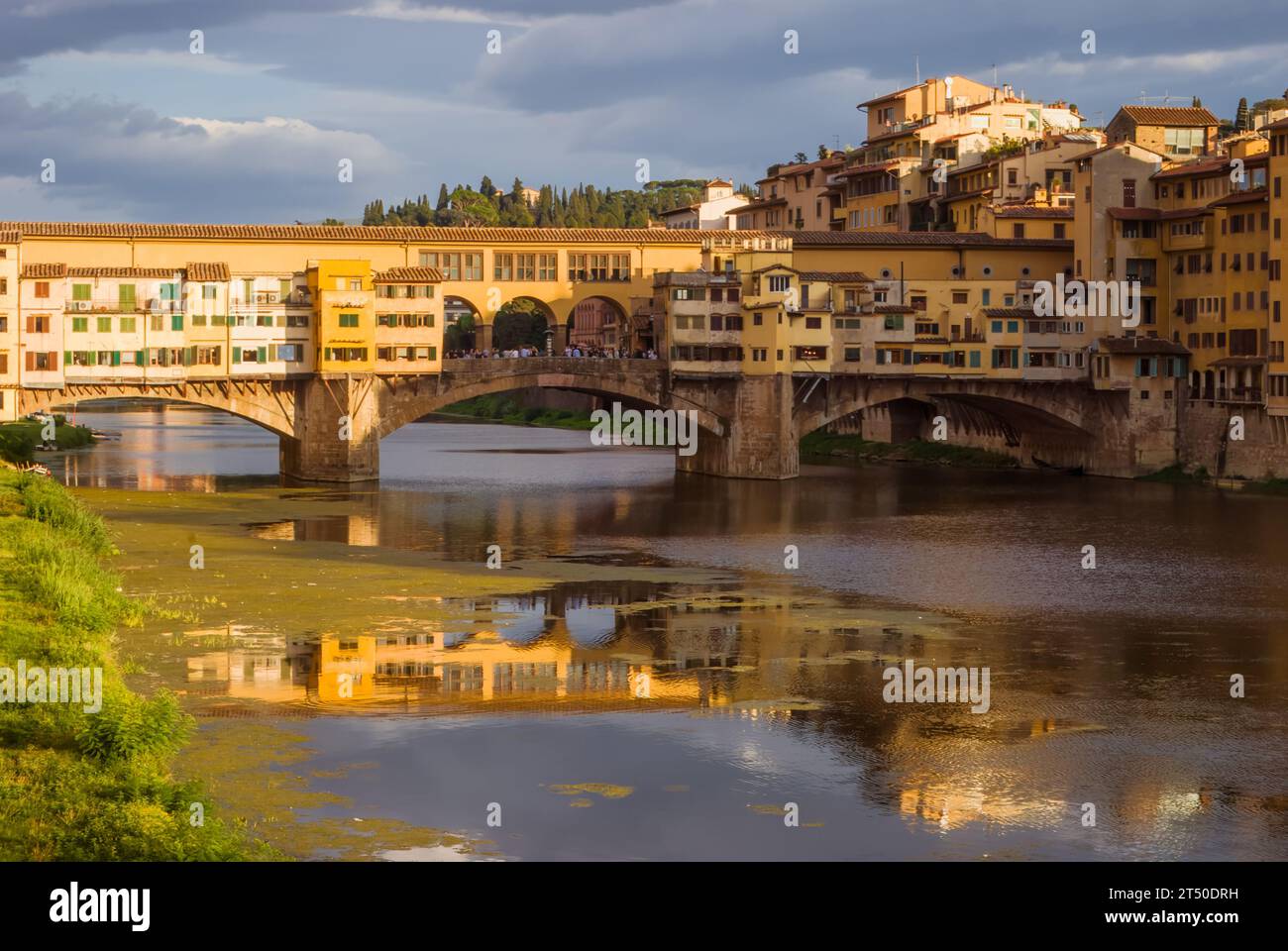 Tramonto a Firenze, fiume Arno e Ponte Vecchio, Italia Foto Stock