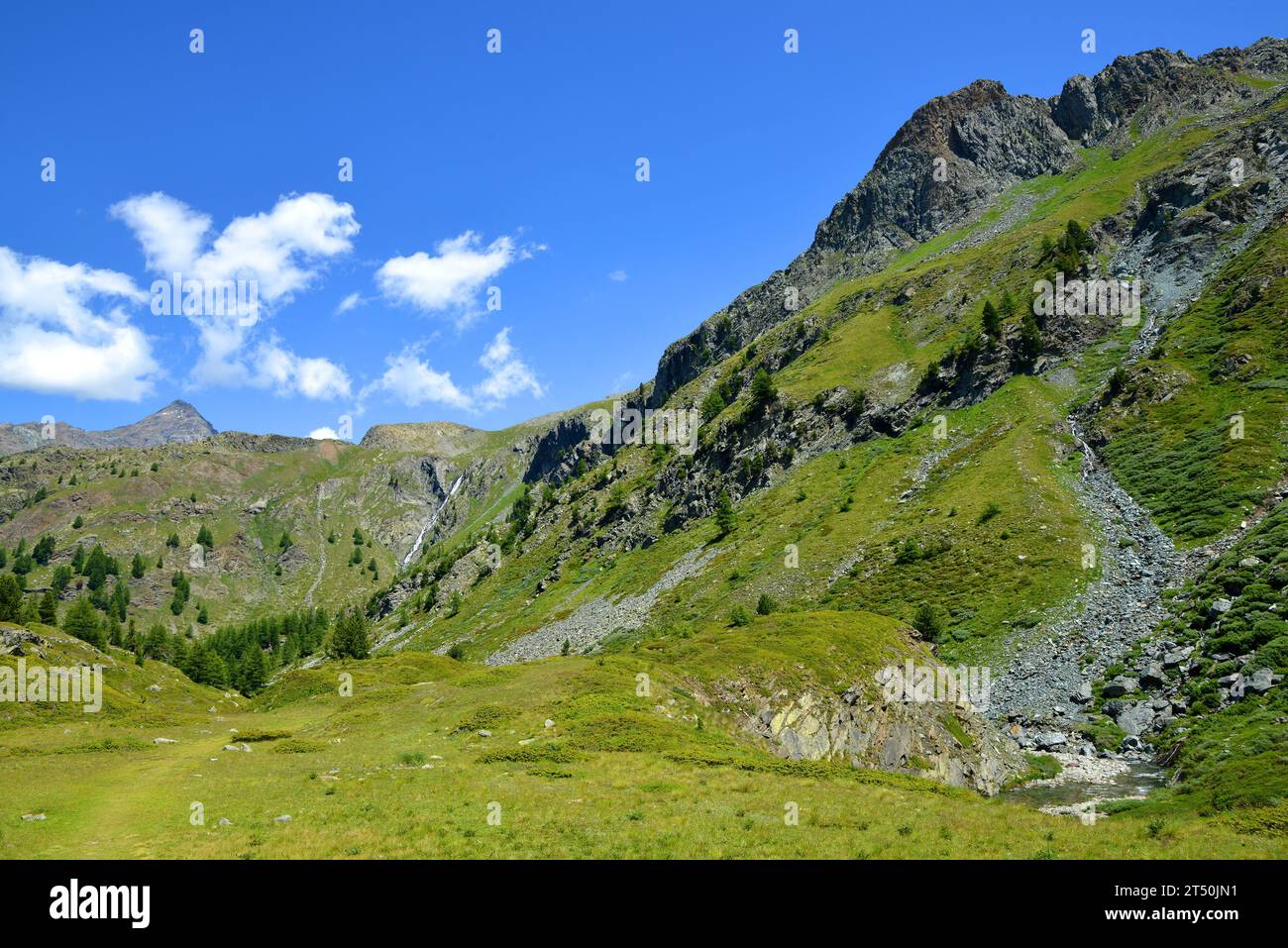 Parco Nazionale del Gran Paradiso. Valle di Bardoney, Valle d'Aosta, Italia. Bel paesaggio di montagna in giornata di sole. Foto Stock