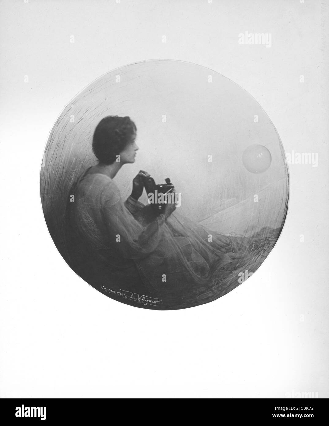 Anne Brigman. Fotografia intitolata 'Kodak' della fotografa americana, Anne Wardrope Brigman (nata Nott; 1869-1950), 1908 Foto Stock