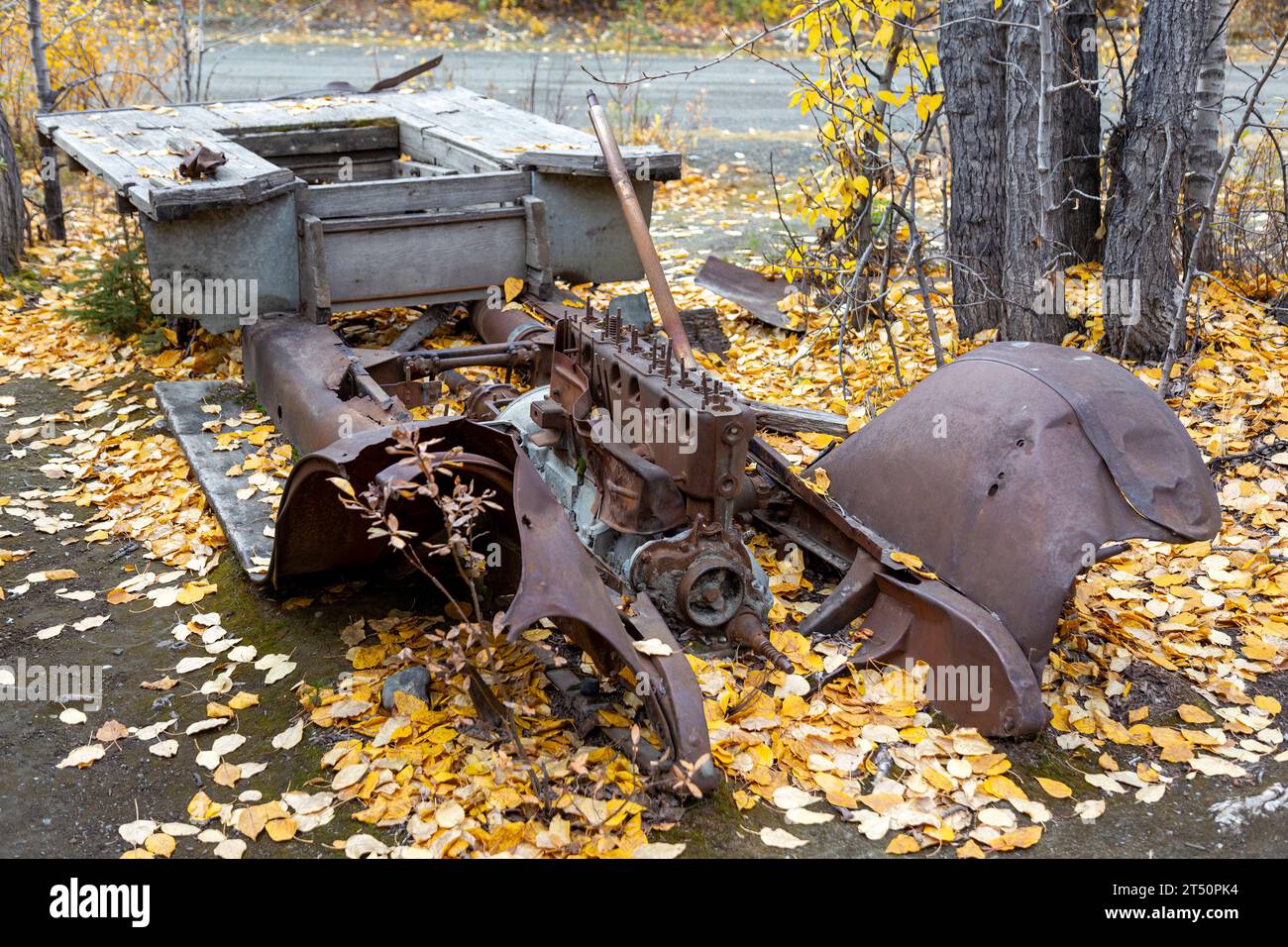 Un vecchio camion abbandonato trovato nella città fantasma di Silver City vicino al lago Kluane nel Kluane National Park and Reserve, Yukon, Canada. Foto Stock