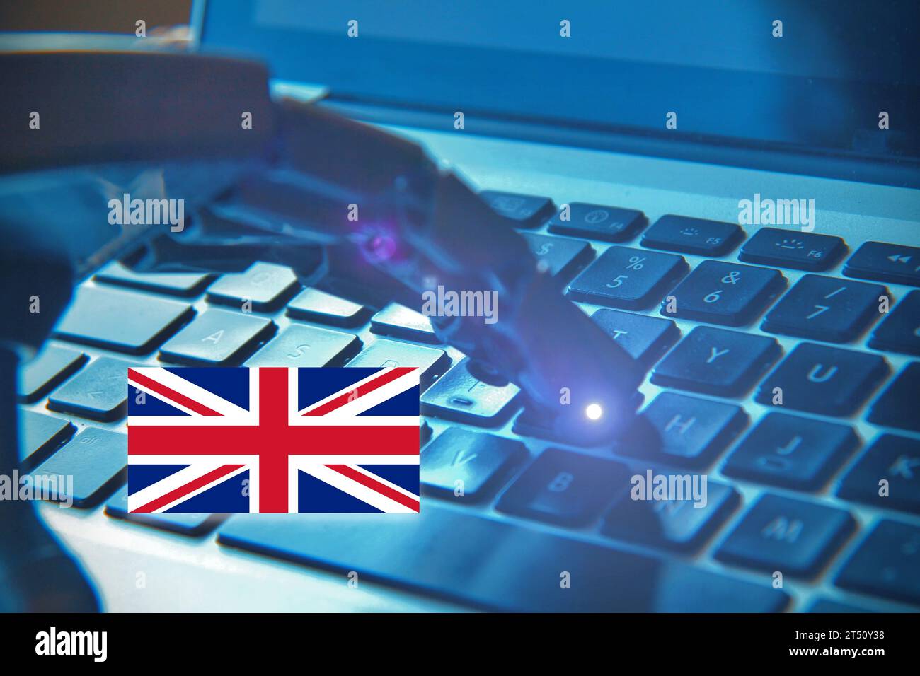Digitazione manuale robotica su tastiera con la bandiera inglese. Concetto di futuro e intelligenza artificiale in Gran Bretagna. Foto Stock
