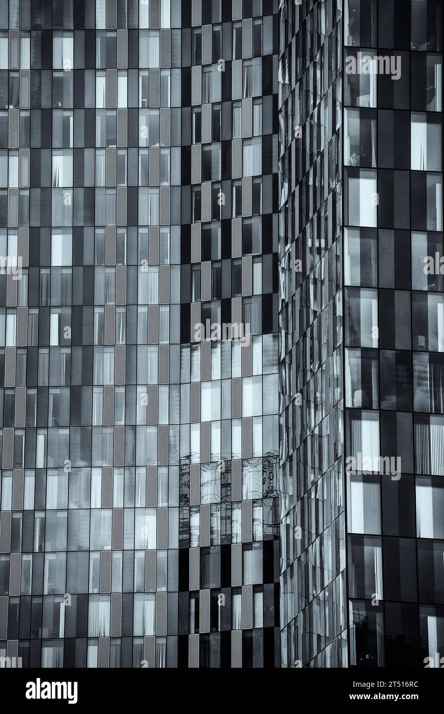 Dettaglio architettonico di un alto edificio Foto Stock