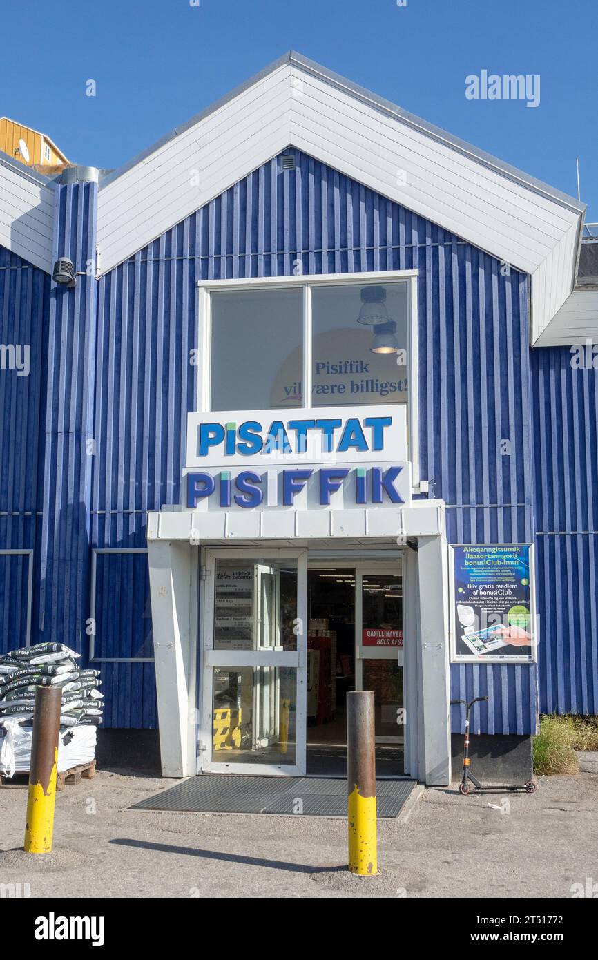 Pisiffik Supermarket a Qaqortoq Groenlandia, la più grande catena di supermercati della Groenlandia, con oltre 50 negozi, il negozio include Pisattat A Furniture Foto Stock