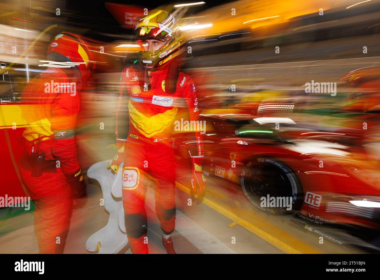 GIOVINAZZI Antonio (ita), Ferrari AF Corse, Ferrari 499P, ritratto durante il BAPCo Energies WEC 8 ore del Bahrain 2023, 7° round del Campionato Mondiale di Endurance FIA 2023, dal 1° al 4 novembre 2023 sul circuito Internazionale del Bahrain, a Sakhir, Bahrain - foto Frédéric le Floc'h / DPPI Foto Stock