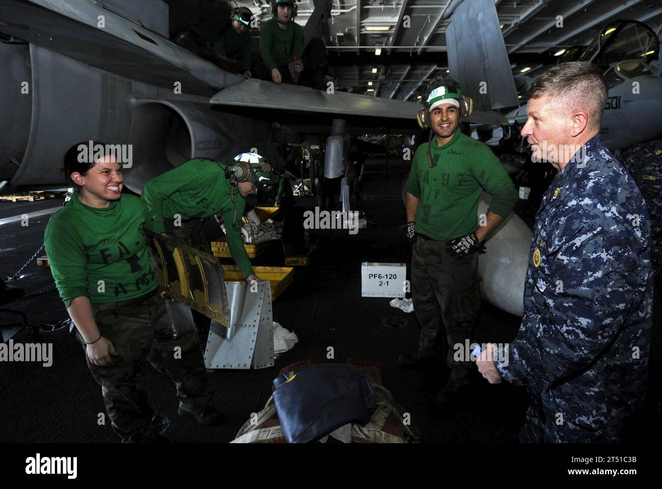 (CVW) 11, (VFA) 97, MCPON, USS NIMITZ (CVN 68) Foto Stock