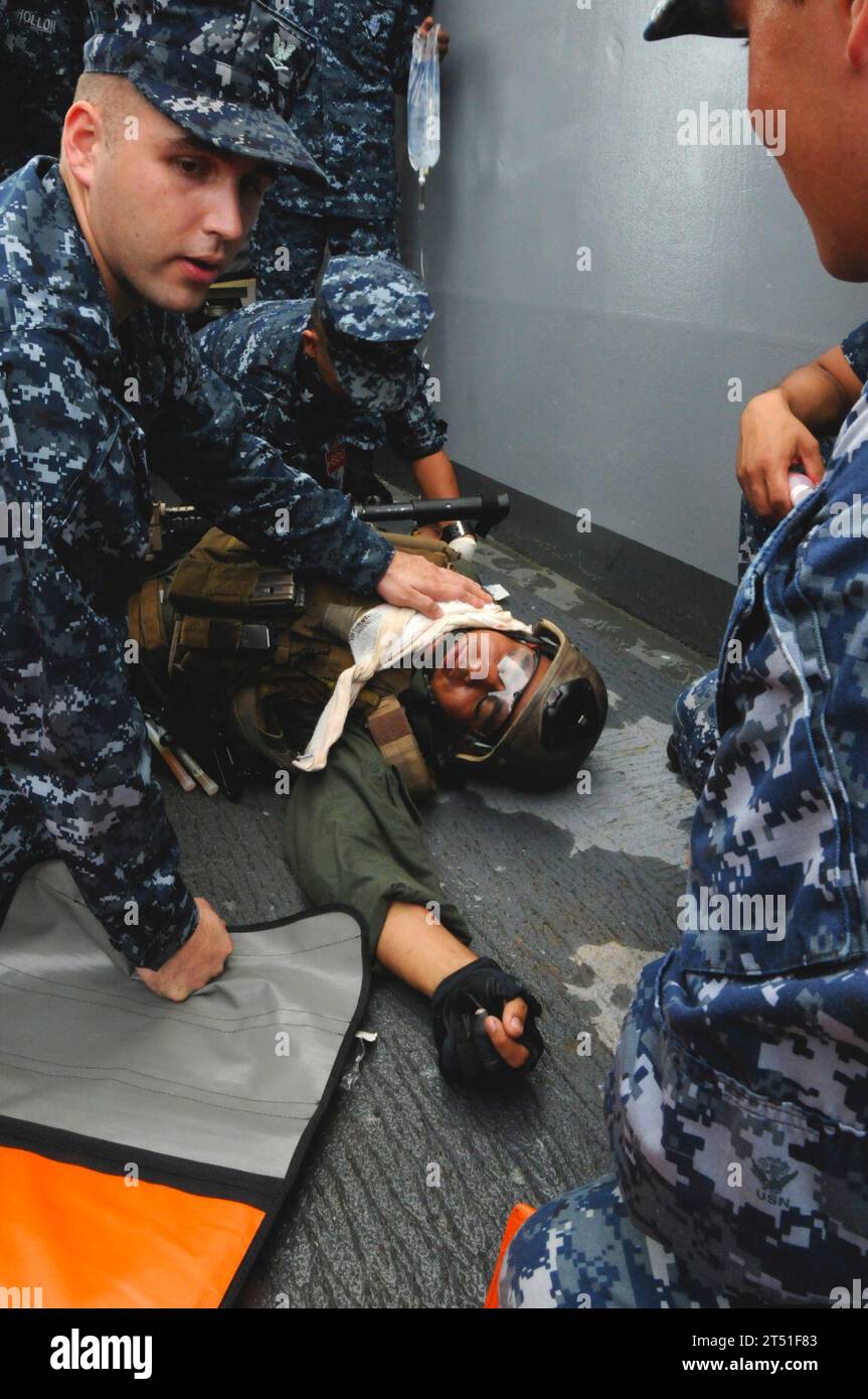 3rd Force Reconnaissance Company, Marine, Medical Drill, U.S. Navy Photo, USS FRANK CABLE (AS 40), VBSS Foto Stock