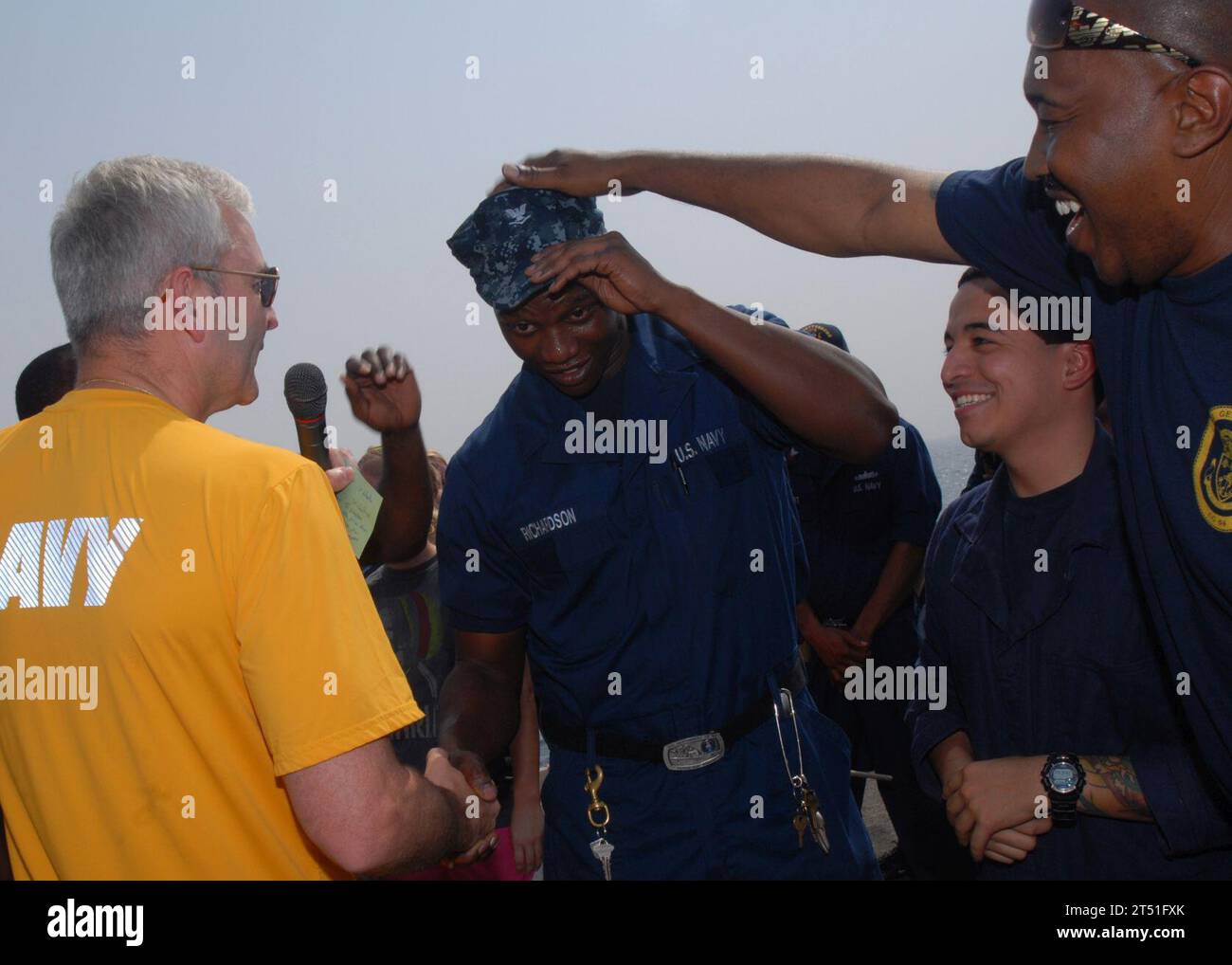4 luglio, festeggiamenti. Marinai, 4 luglio, incrociatore missilistico guidato, giorno dell'indipendenza, marinai, us Navy navy.mil, USS Gettysburg (CG 64) Foto Stock