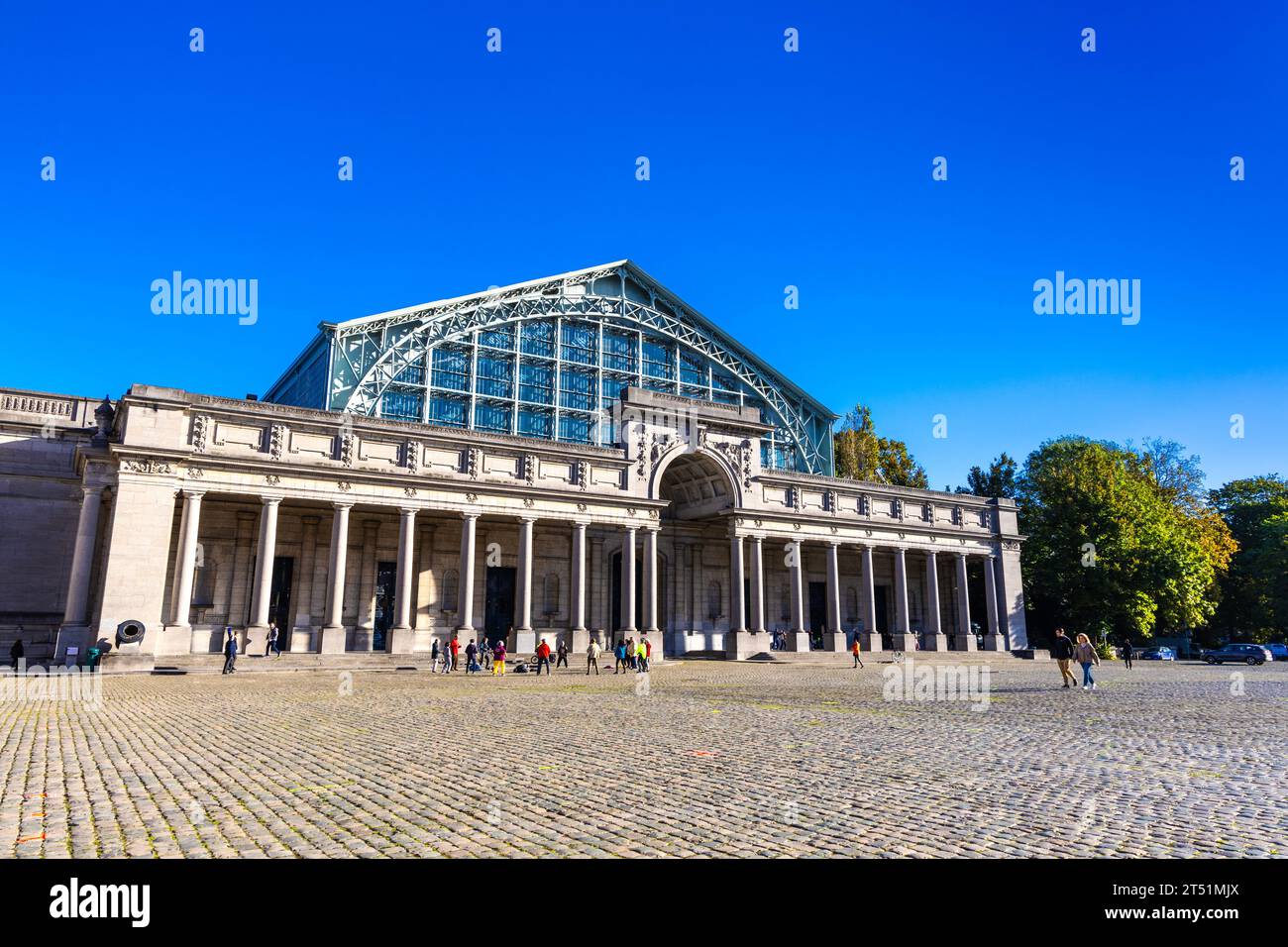 Vista dalla sala nord del Museo reale delle forze Armate e della storia militare, Parc du Cinquantenaire, Bruxelles, Belgio Foto Stock
