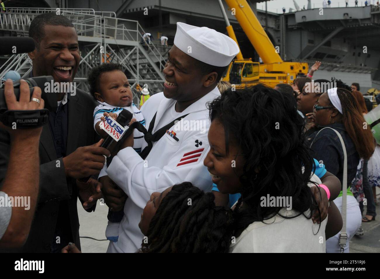 2011, Carl Vinson, vettore, CVN 70, Homecoming, marina, san diego, foto della marina degli Stati Uniti Foto Stock