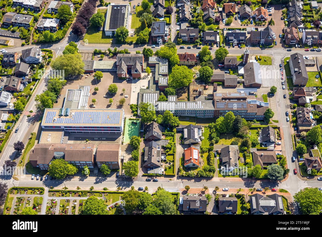 Veduta aerea, scuola secondaria, Vestisches Gymnasium, vigili del fuoco volontari, Kirchhellen, Bottrop, regione della Ruhr, Renania settentrionale-Vestfalia, Germania, Educ Foto Stock