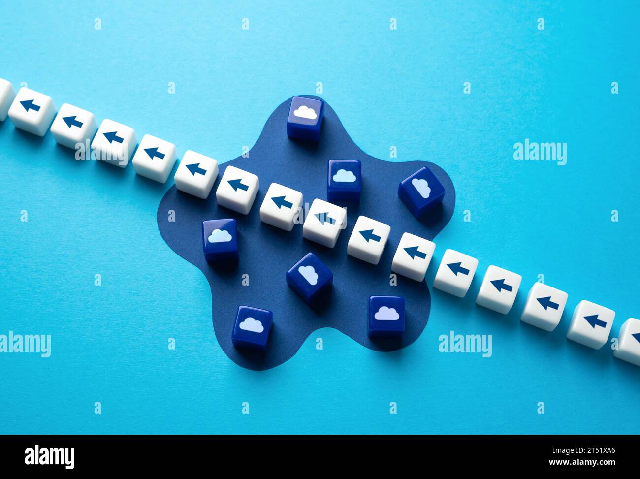 Comunicazione tramite strumenti cloud e luoghi di lavoro. Internet delle cose. Ecosistema aziendale. Collaborazione in tempo reale, condivisione di documenti e video Confer Foto Stock