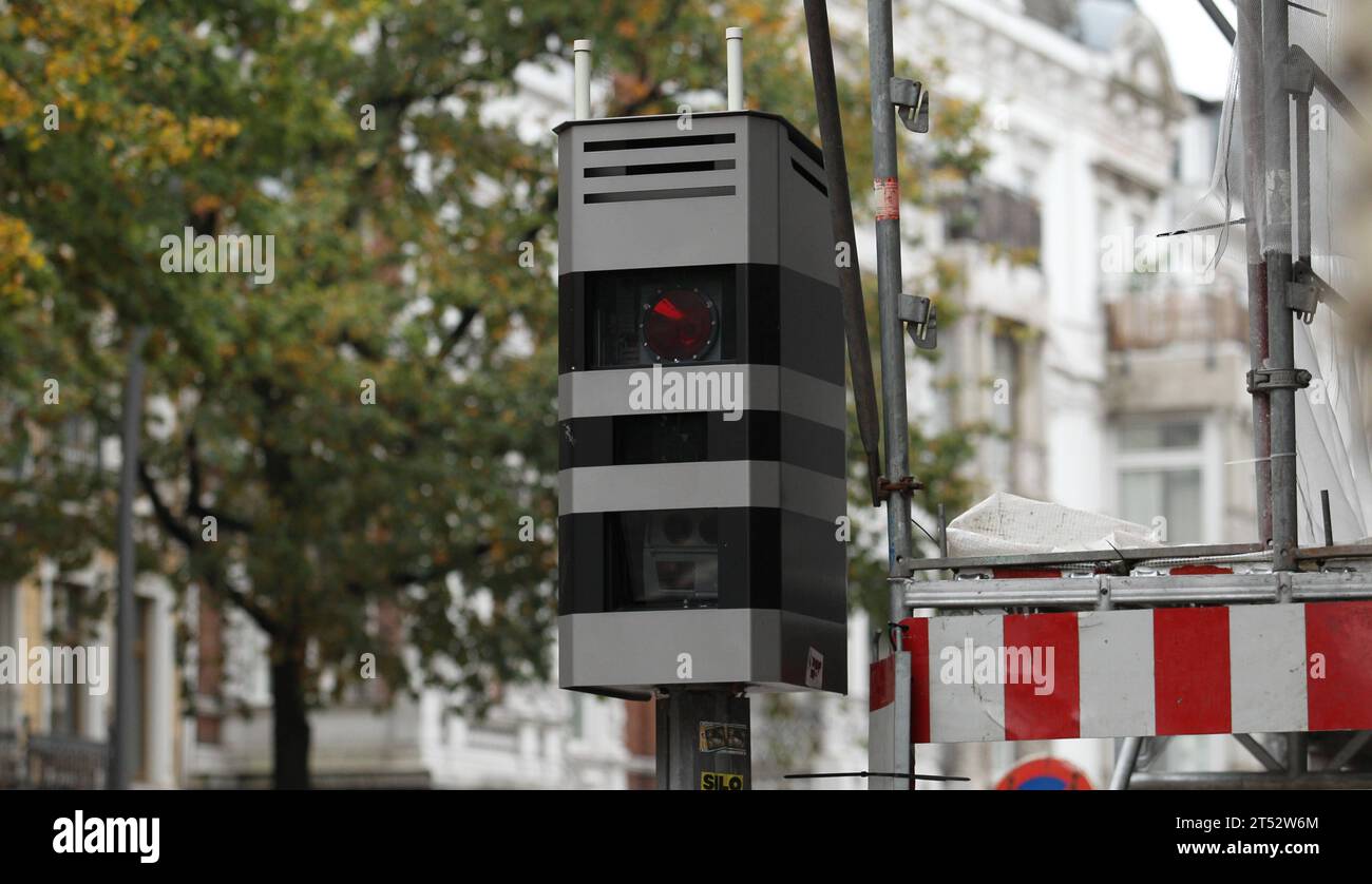 Stationäres Gerät zur Geschwindigkeitsüberwachung in der tempo-30-zone in der Stresemannstraße. Altona Hamburg *** dispositivo fisso per il monitoraggio della velocità nella zona Speed 30 nella Stresemannstraße Altona Hamburg Credit: Imago/Alamy Live News Foto Stock