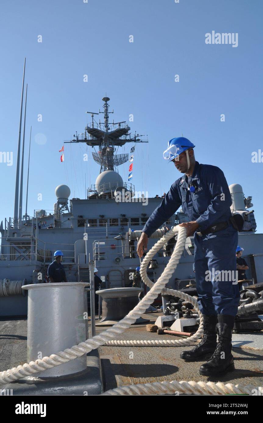 Anfibio, ARG, corpo, distribuzione, distribuzione, Expeditionary, Flood, Group, LPD 15, Marine, marittimo, MEU, militare, navale, marina, Pakistan, preparazione, soccorso, unità, USS Ponce, vittime Foto Stock