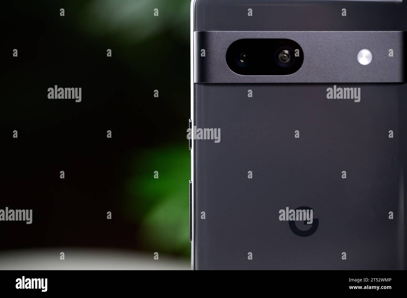 HCM, Vietnam - 3 novembre 2023. Foto di primo piano di Google Pixel 7A solo per uso editoriale Foto Stock
