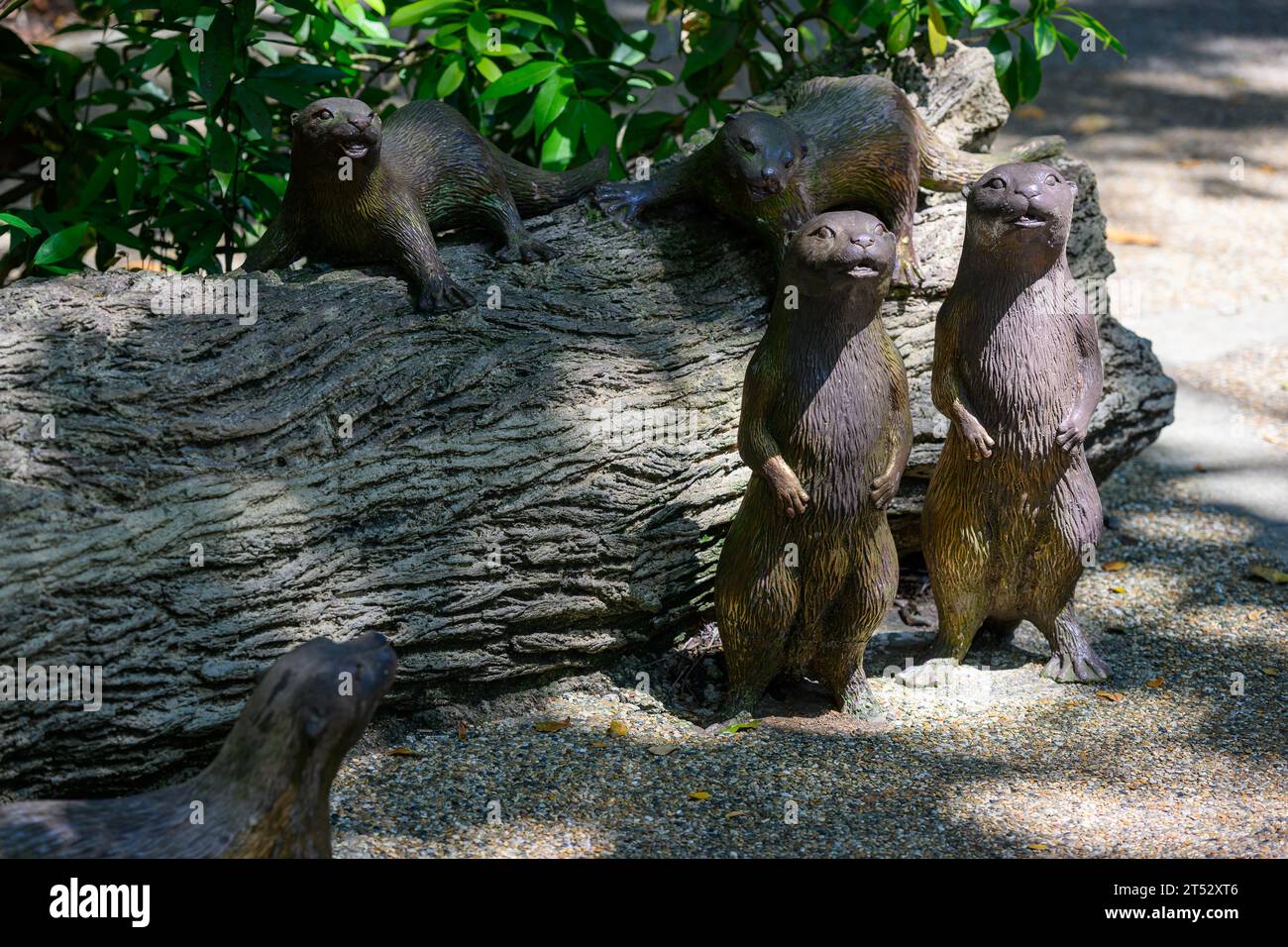 Una scultura della famiglia lontra allo zoo di Singapore Foto Stock