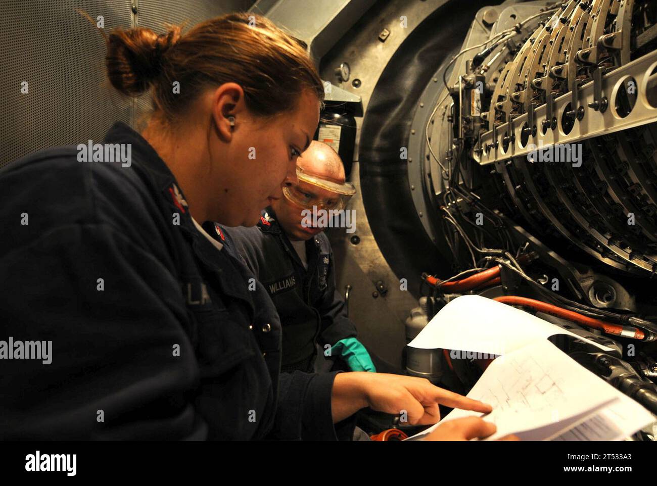 atlantic Ocean, George H.W. Bush Carrier Strike Group, motore LM2500, foto marina statunitense, USS Gettysburg (CG 64) Foto Stock