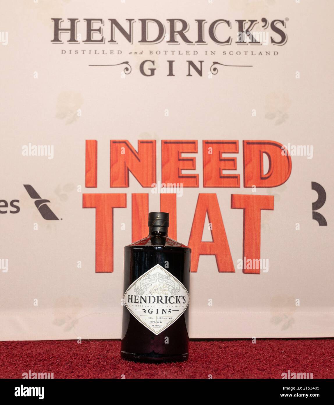 New York, USA. 2 novembre 2023. Produzione dello spettacolo "i Need That" della Roundabout Theatre Company sponsorizzato da Hendrick's Gin come bottiglia in mostra durante la serata di apertura all'American Airlines Theatre di New York il 2 novembre 2023. (Foto di Lev Radin/Sipa USA) credito: SIPA USA/Alamy Live News Foto Stock