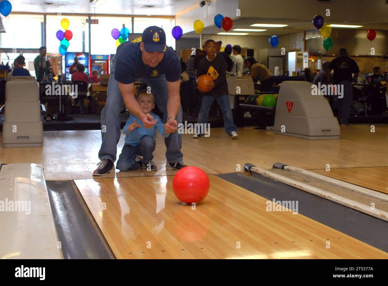 BBBS, Big Brothers Big Sisters, Big Brothers Big Sisters of South Hampton Roads, evento "for Kids" Sake, Bowl" presso l'AMF Military Lanes, Bowling, Kids, Norfolk, Virginia, volontariato Foto Stock BBBS, Big Brothers Big Sisters, Big Brothers Big Sisters of South Hampton Roads, evento "for Kids" Sake, Bowl" presso l'AMF Military Lanes, Bowling, Kids, Norfolk, Virginia, volontariato Foto Stock