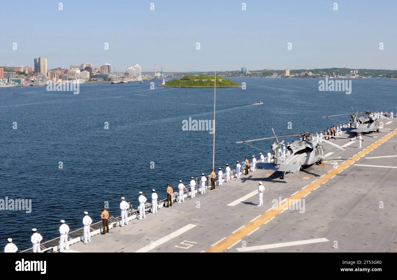 Canada, celebrazione del centenario della marina canadese, Halifax, International Fleet Review Week, MAN the Rails, nuova Scozia, marina statunitense , USS Wasp (LHD 1) Foto Stock