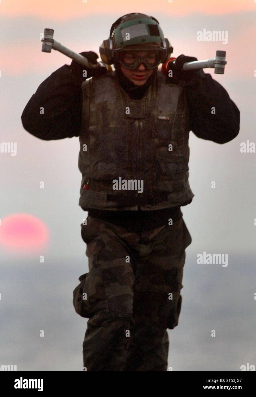 Carrier Air Wing (CVW) 3, classe Nimitz portaerei a propulsione nucleare USS Harry S. Truman (CVN 75), Golfo Persico, dispiegamento programmato, divisione V-2 dell'Air Department Foto Stock