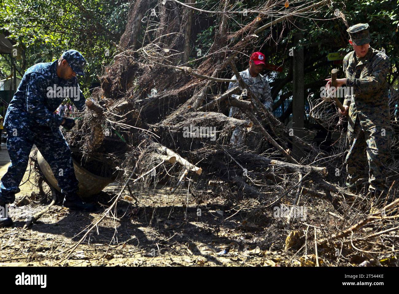 Elemento di comando, soccorso alluvione, III Marine Expeditionary Force, III MEF, Giappone, Marine, Marine, Marine Corps installations Pacific, Matheus J. Hernandez, MCIPAC, Okinawa, esercito reale tailandese, Tailandia, Thailandia2011 Foto Stock Elemento di comando, soccorso alluvione, III Marine Expeditionary Force, III MEF, Giappone, Marine, Marine, Marine Corps installations Pacific, Matheus J. Hernandez, MCIPAC, Okinawa, esercito reale tailandese, Tailandia, Thailandia2011 Foto Stock