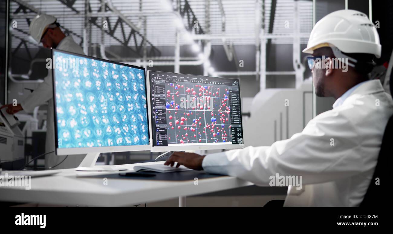 Ricercatore di laboratorio che utilizza il computer. Scienze mediche Foto Stock