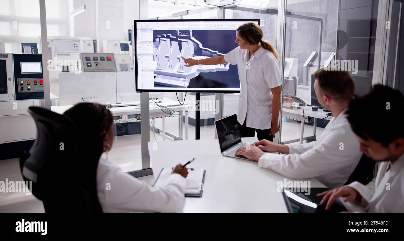 Presentazione aziendale in fabbrica. Riunione sulla tecnologia di progettazione 3D. Foto Stock