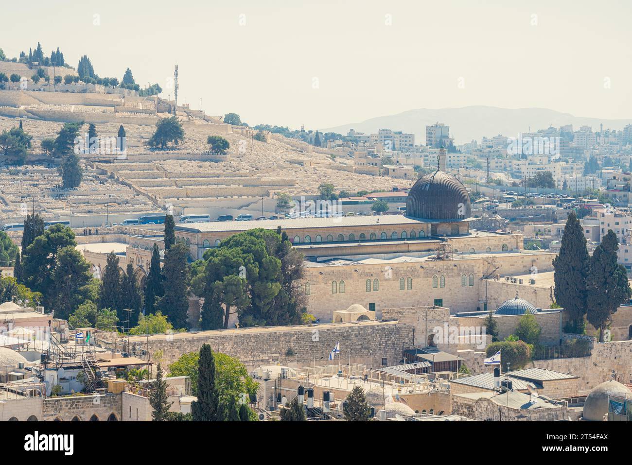 Vista della Moschea di al-Aqsa in al-Haram al -Sharif per i musulmani o del Monte del Tempio per gli ebrei, il paesaggio urbano della città vecchia di Gerusalemme Foto Stock