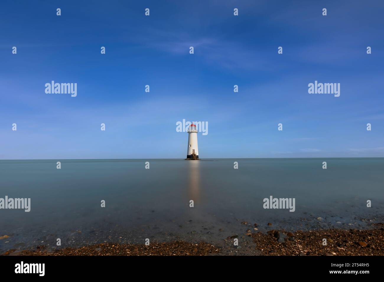 Il faro di Point of Ayr è un faro del XIX secolo situato sul lato est dell'estuario di Dee, vicino alla spiaggia di Talacre. Foto Stock