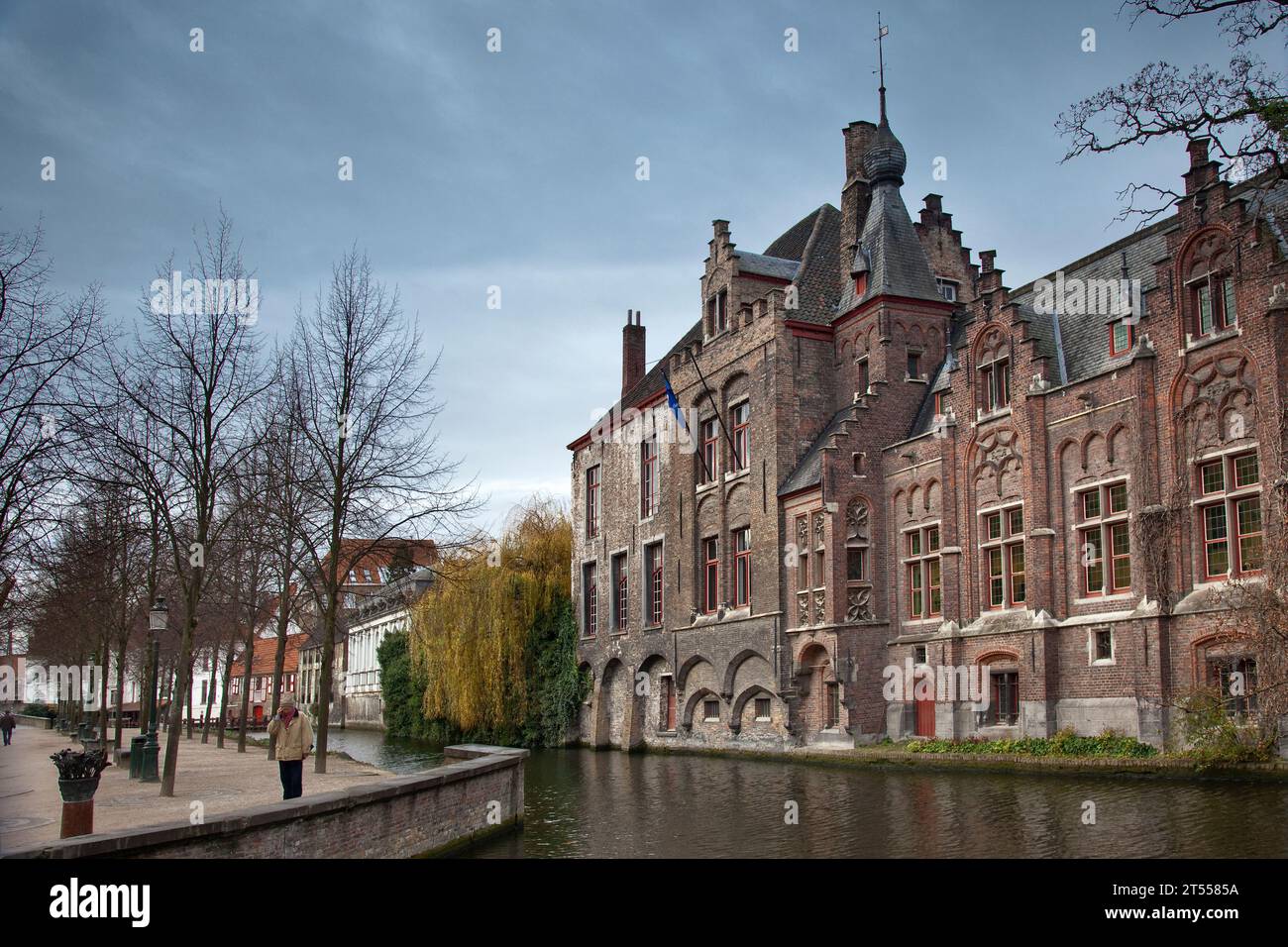 Vista panoramica autunnale del Canale Dijver a Bruges Foto Stock