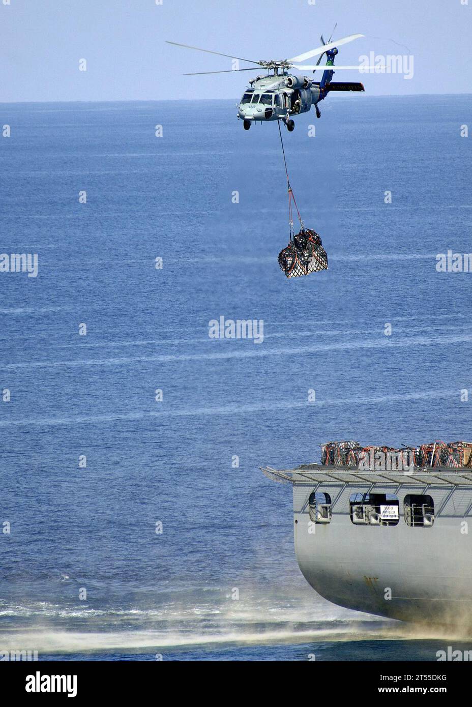 ELIO, ELIOCOPTER, MH-60S, RAS, RIFORNIMENTO IN MARE, Sea Hawk, rifornimenti, vert REP, rifornimento verticale Foto Stock