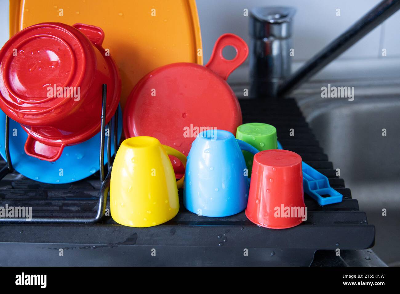 Piatto di plastica per bambini immagini e fotografie stock ad alta  risoluzione - Alamy