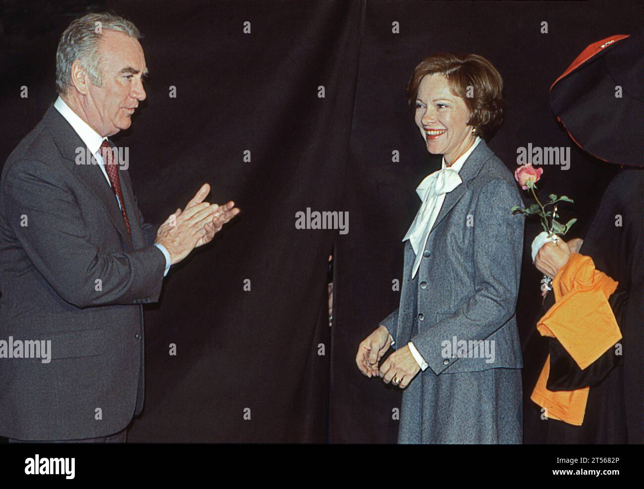 Il governatore di New York e la first lady Rosalynn Carter ad una cerimonia di taglio del nastro a Manhattans nei primi anni '1980 Foto Stock