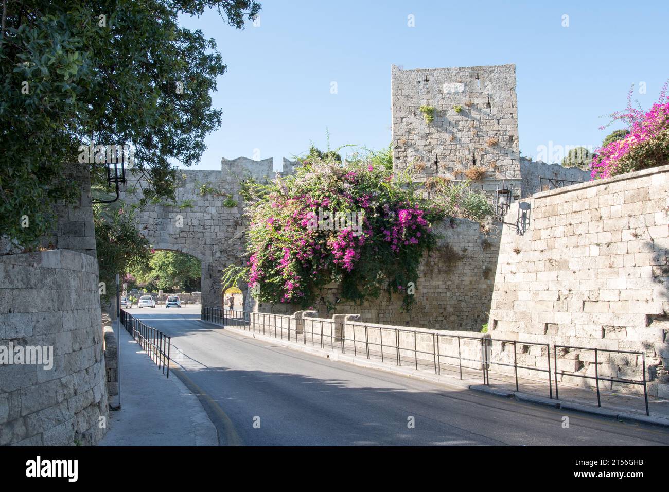 Porta della libertà, la porta d'ingresso dal porto alla città vecchia di Rodi Foto Stock