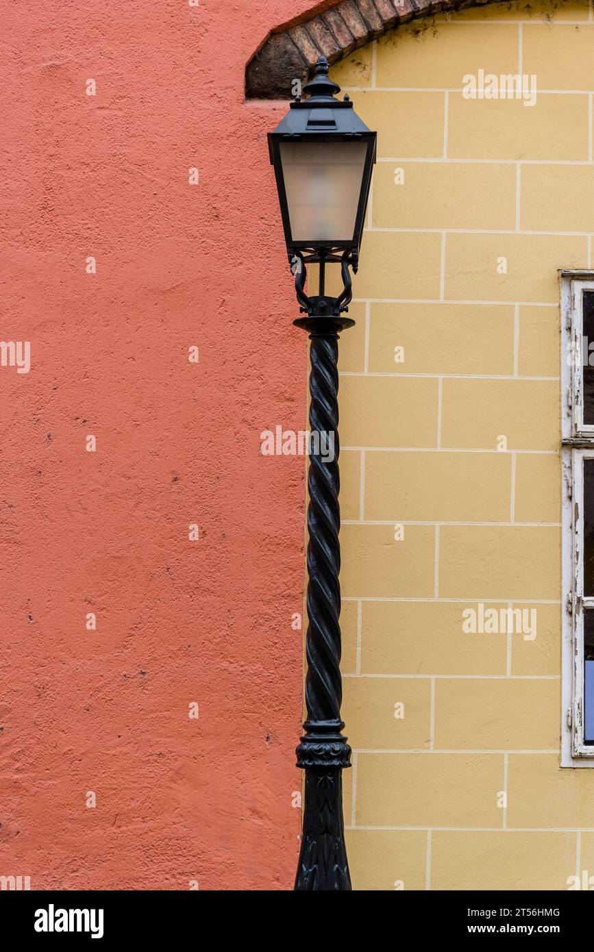 Bellissima casa storica nel quartiere del Castello di Buda, città vecchia, Budapest, Ungheria Foto Stock