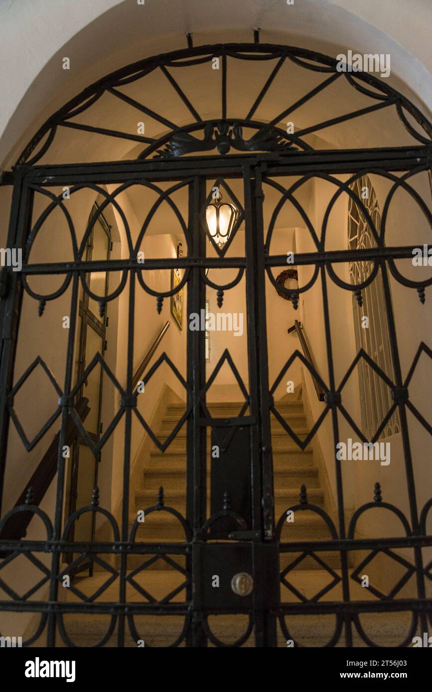 Bellissima casa storica nel quartiere del Castello di Buda, città vecchia, Budapest, Ungheria Foto Stock