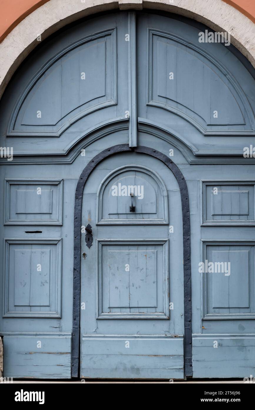 Porta d'ingresso, bellissima casa storica nel quartiere del Castello di Buda, città vecchia, Budapest, Ungheria Foto Stock