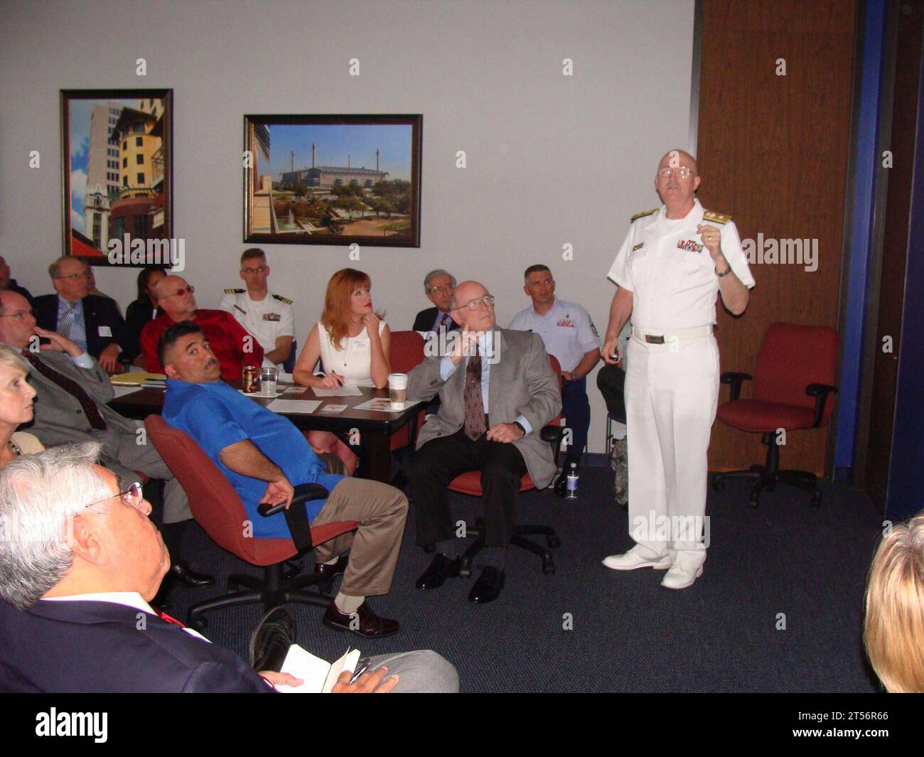 dave hecht, Fort Sam Houston, calcio d'inizio, Medical Education Training Campus, metc, militare, città militare usa, navco, navy, Navy Medicine, Navy Office of Community Outreach, Navy Week, Adm. posteriore William R. Kiser, San Antonio, San Antonio Navy Week, Texas, il più grande istituto di formazione e formazione medica militare del mondo Foto Stock