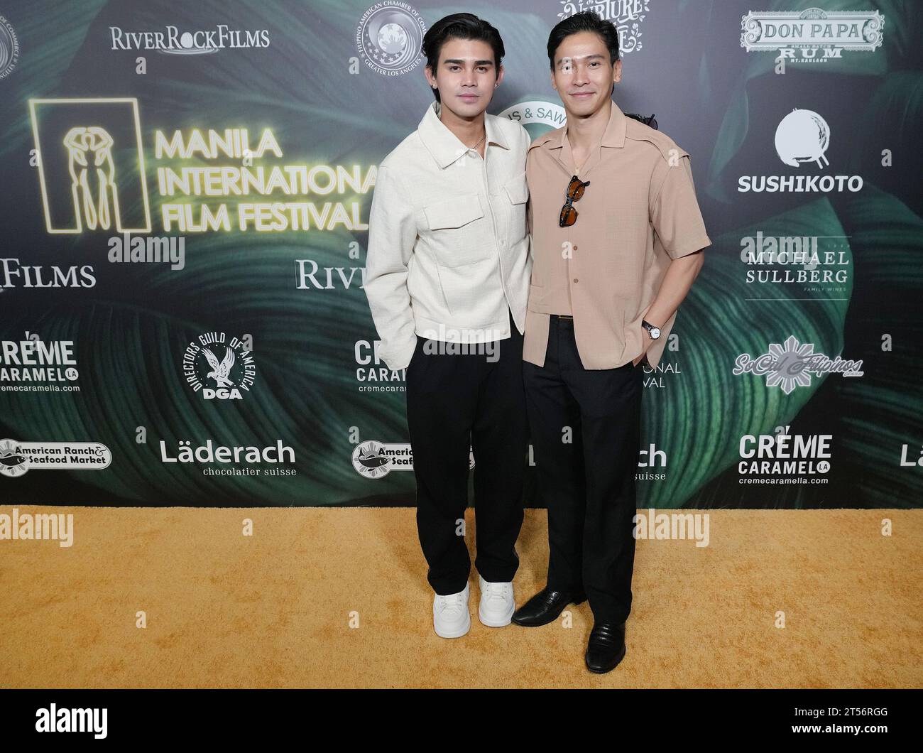 (L-R) Inigo Pascual e Enchong Dee al lancio del Manila International Film Festival 2023 tenutosi presso il Directors Guild of America a West Hollywood, CALIFORNIA, giovedì 2 novembre 2023. (Foto di Sthanlee B. Mirador/Sipa USA) Foto Stock