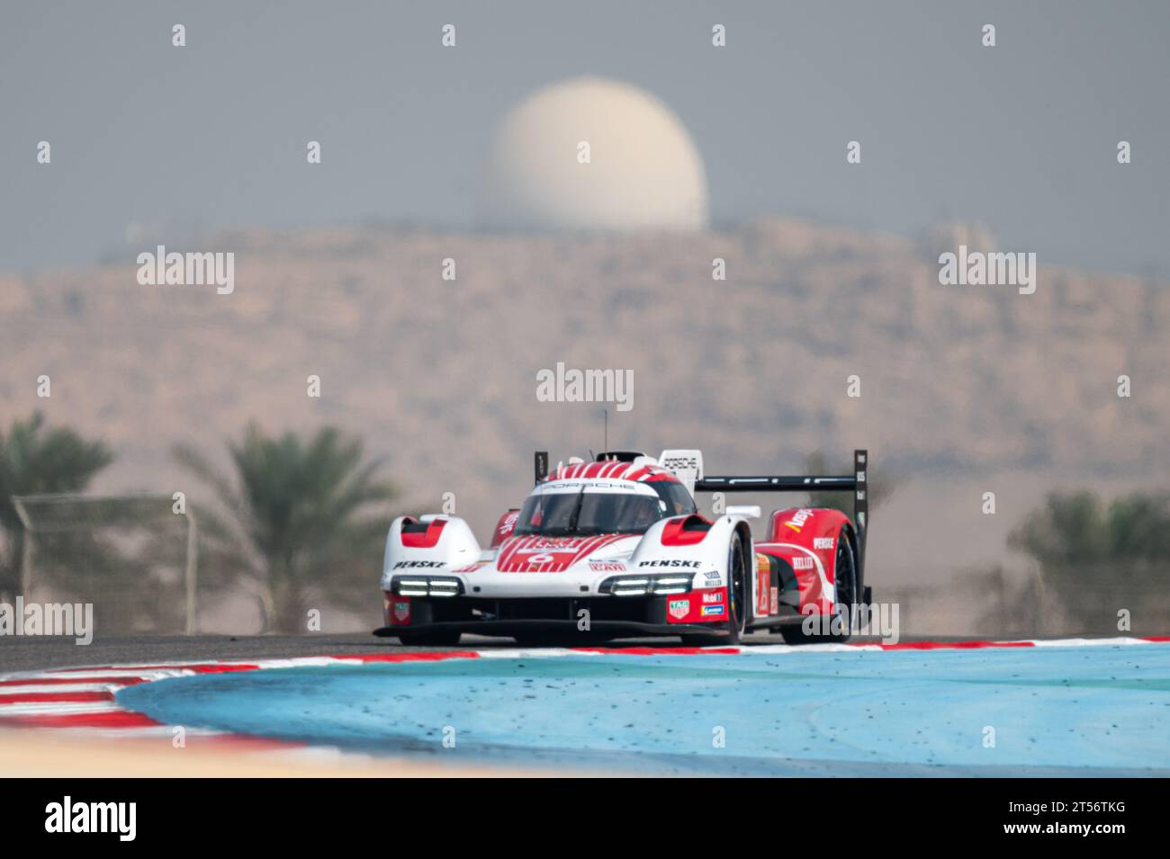 SAKHIR, BAHREIN. 3 NOVEMBRE 2023. PORSCHE PENSKE MOTORSPORT - PORSCHE 963. AHMAD ALSHEHAB/ Alamy Live News Foto Stock