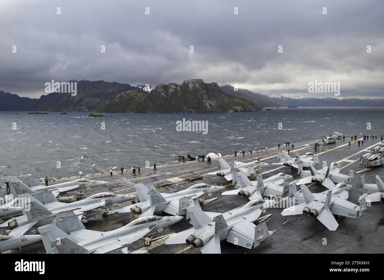 america, siate pronti, CHINFO, commercio, difendete la libertà, implementato, dissuadere l'aggressione, veloce, flessibile, libertà, heritage, Liberty, militare, marina, servizio di contenuti multimediali della marina, NMCS, in guardia, operare in avanti, preservare la pace, Protect, marinai, corsie di mare, Tradition, U.S. Navy, stati uniti, combattenti di guerra, combattimenti di guerra, combattimenti di guerra per primi, in tutto il mondo Foto Stock