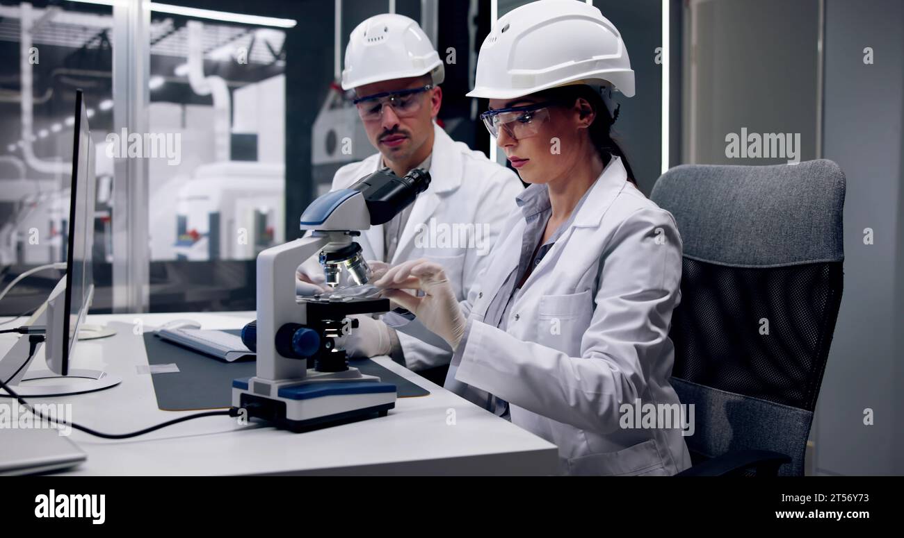 Laboratorio di ricerca ospedaliero. Scienziati del laboratorio clinico Foto Stock