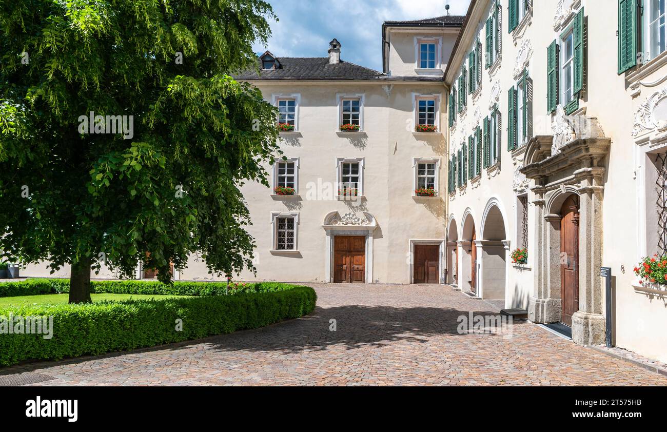 Novacella Abbazia agostiniana nel comune di Vahrn nell'Italia settentrionale, provincia di Bolzano alto Adige, Bressanone (Bressanone), Europa Foto Stock