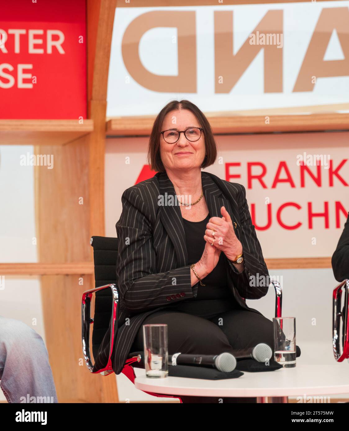 FRANCOFORTE SUL MENO, Germania - 18 ottobre 2023: Irina Scherbakowa (*1949, ) alla 75a Fiera del Libro di Francoforte / Buchmesse Frankfurt Foto Stock