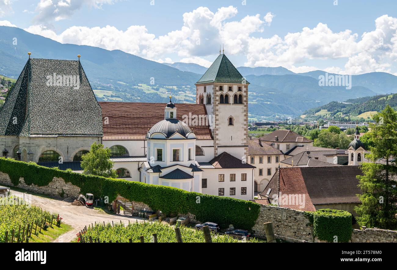 Novacella Abbazia agostiniana nel comune di Vahrn, Bressanone in alto Adige, Trentino alto Adige, Italia settentrionale, Europa. Orizzontale Foto Stock